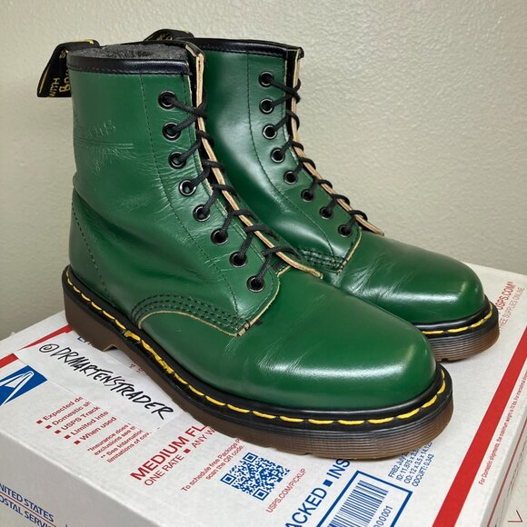 90's Vintage WMNS Size US 8 England Green Dr. Martens MIE boots 8-eye 1460 shoes - Picture 2 of 16